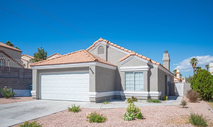 Canyon Gate Casa | "Contact me, and there might be a pleasant surprise."
