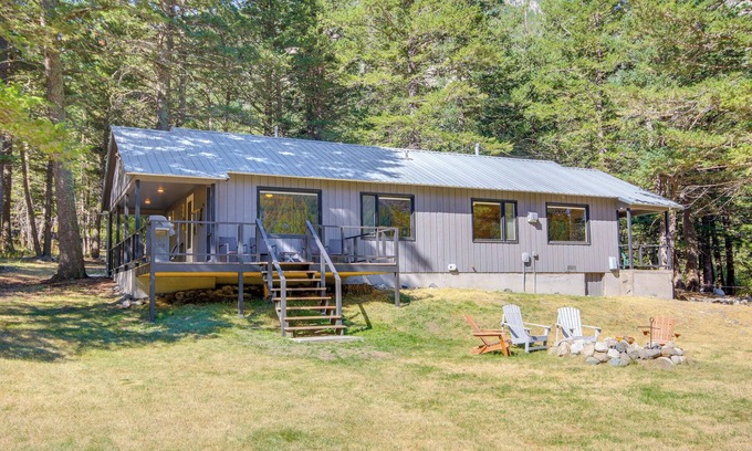 McLeod Cabina | Contact Mountain Hideaway w/ Views & Porches!