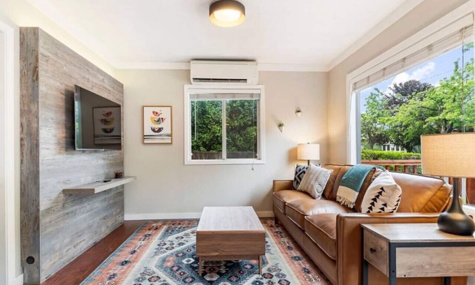 University Park Casa | Contemporary 2-Bedroom Retreat: Near UP and St. Johns