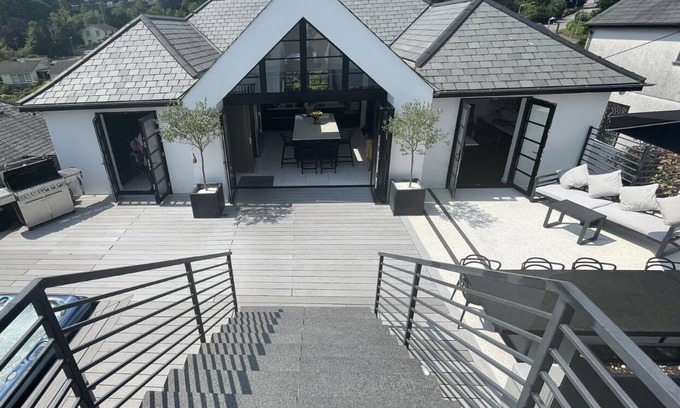 Truro Casa | Contemporary 6-bedroom house with gym & Cinema & hot tub - sleep 18