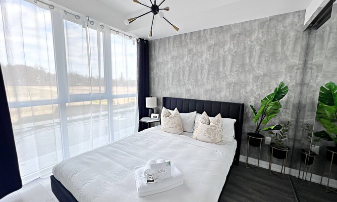 Innisfil Condominio | Contemporary Condo At Friday Harbour Resort!