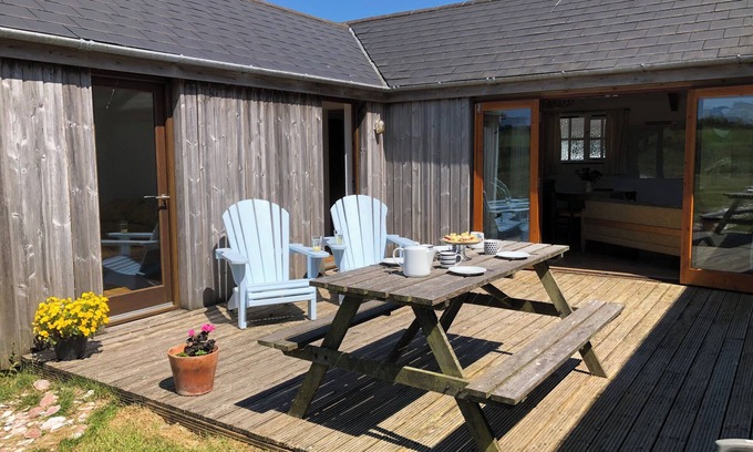 Penryn Casa | Contemporary converted barn, rural location very close to the coast and Falmouth