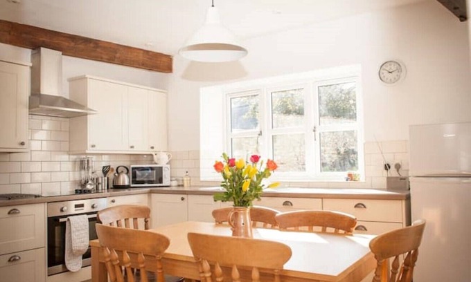 Musbury Cabaña | Contemporary cottage in lovely Devon village.