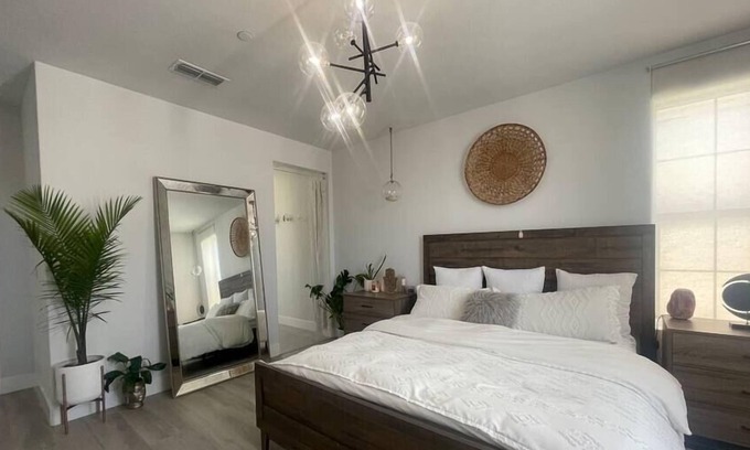 West Sacramento Casa | Contemporary Haven Retreat