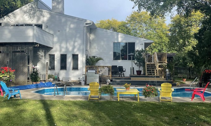 Middleton Casa | Contemporary home in quiet neighborhood with pool & great back yard close to all
