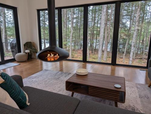 Lakeville Casa | Contemporary Lakehouse in Lakeville