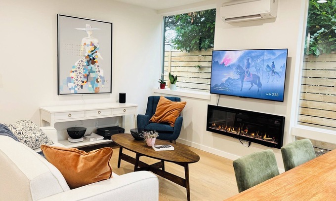 Greenwood Casa | Contemporary new 2-bedroom house in Greenwood area, Seattle with WiFi, AC