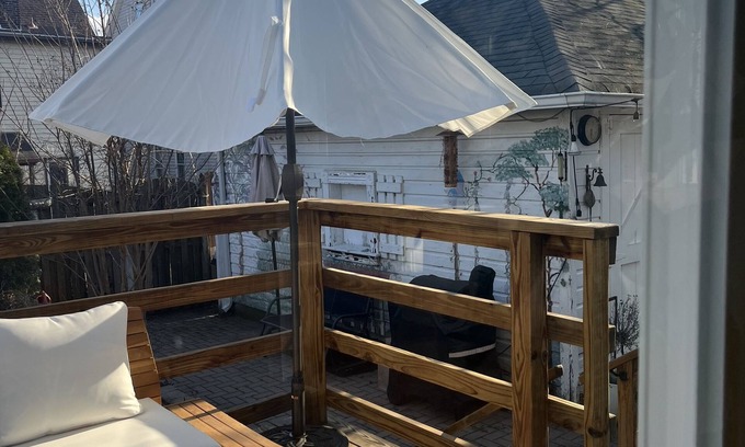 South Amboy Casa | Contemporary traditional home walk to restaurants, bars & train to NYC & Shore!