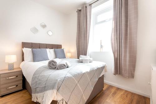 Landore Apartamento | Contractor-Approved - 4 Bed - Smart TVs - Access M4