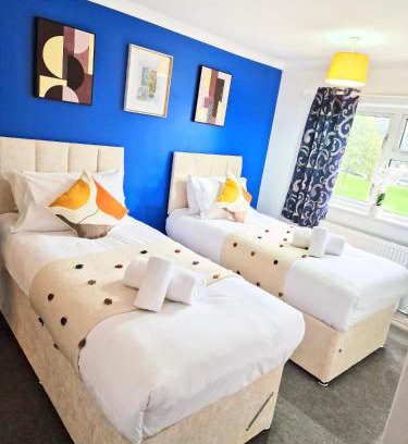 Stevenage Apartamento | Contractors 1 Bed Central Serviced Accommodation with Balcony in Stevenage Free WIFI by White Orchid Property Relocation Welcome Contractors Business Travellers Families