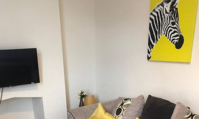 Gedling Casa | Convenient 2 bedroom house free Parking wifi