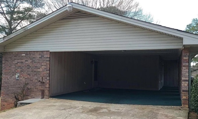 Jonesboro Casa | Convenient and Charming 3-bedroom house with basement in Atlanta’s Suburbs