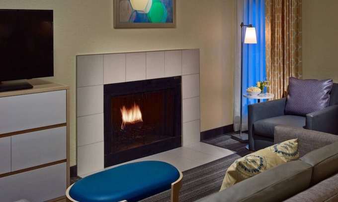 Eagan Casa | Convenient Countryside Stay, 3 Awesome Units w/ Kitchen, Pool, Free Parking