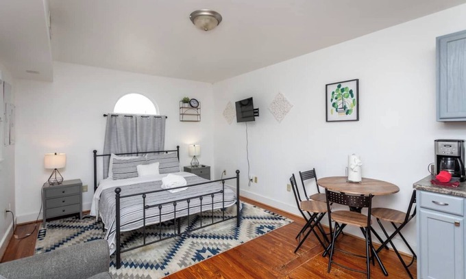 Waynesboro Apartamento | Convenient downtown Studio Near SNP, Wineries, Breweries