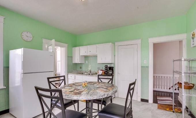 Jennings Apartamento | Convenient Jennings Apartment, 12 Mi to St Louis!