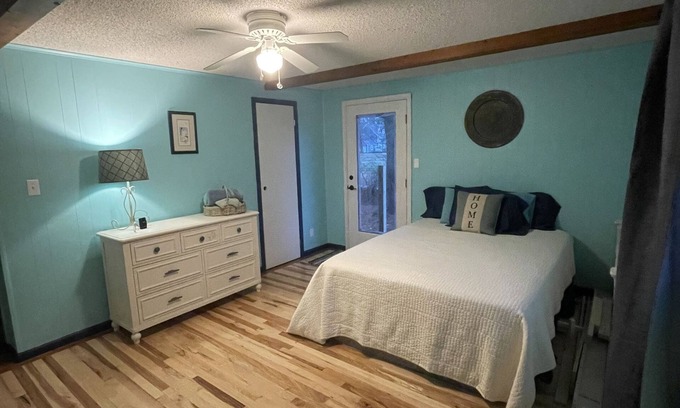 Reedville Casa | Convenient location!! located next to Shell Landing boat ramp Reedville Va