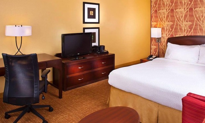 Crestline Heights Casa | Convenient Stay in Alabama! Free Parking, Onsite Pool, Pets Allowed