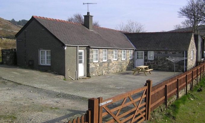 Trefor Casa | Converted Outbuildings - Penlon Cottage