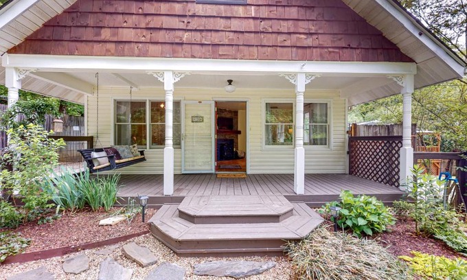 Black Mountain Casa | Cookie Cottage