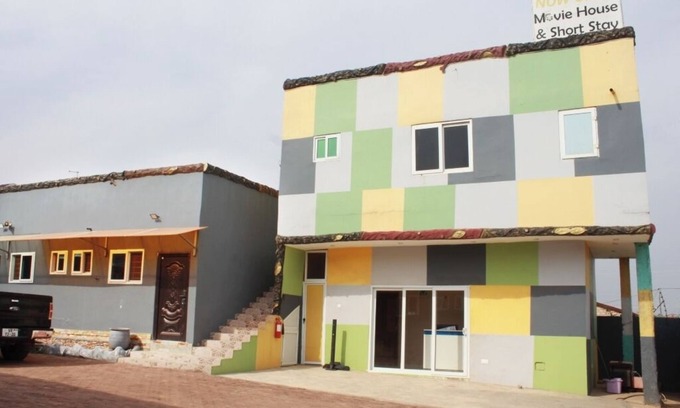 Tema Cama Y Desayuno | Cool bed & breakfast with AC in Ashiaman Kubekro No 3