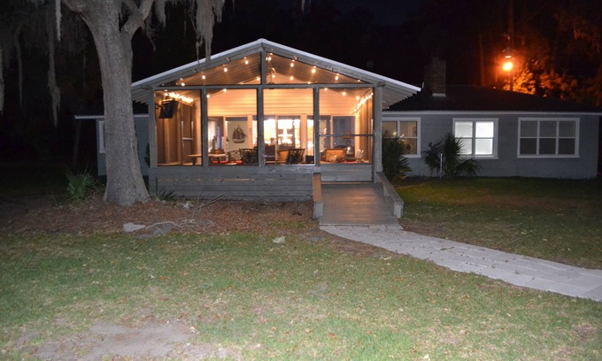 Midway Casa | Decoración genial @ $ 210 / nt! Oyster House Waterfront con muelle cerca de Savannah- Sleeps 8