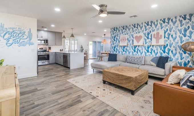 Papago Parkway Casa | Cool Vibes Near Old Town Scottsdale & ASU