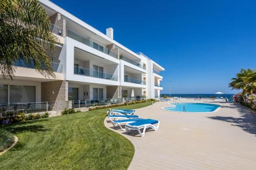 Porto de Mos Apartamento | CoolHouses Algarve Lagos, 3 Bed modern Flat, outdoor & Indoor pools, Gym, Amor à Vida