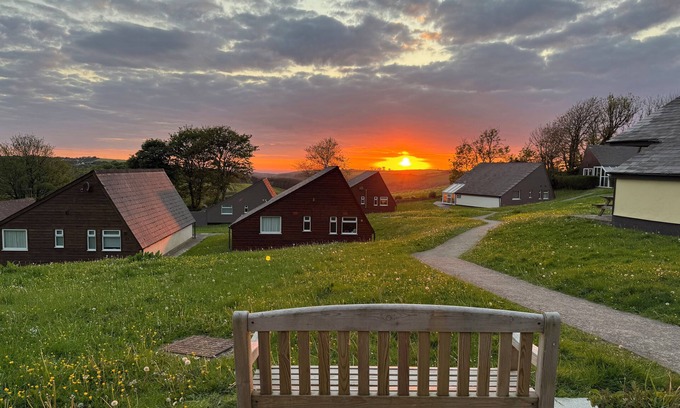 Bude Chalet De Esquí | Coombe View Cornwall Holiday Lodge Near Bude. Sea Views. Large Patio Sleeps 6.