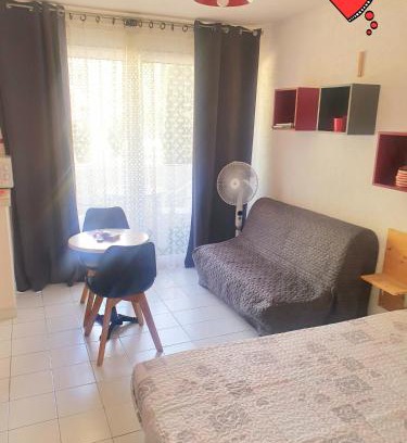 Greoux-les-Bains Apartamento | coquet Studio Classé Deux Étoiles, Balcon avec Table, et Wifi