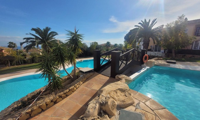 Golf Bahia Casa | Relax cerca de increíbles parques temáticos - Coqueta Homes Finestrat