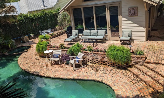 Madisonville Cabaña | Coquille Cottage located in Historic Madisonville