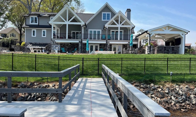 Cornelius Casa | Cornelius Lakefront, private pool, hot tub, game room and outdoor kitchen.