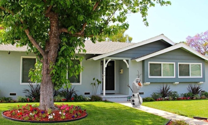 Hermosa Village Casa | Corner Lot Private House Near Disneyland | Private Hot Tub | Quiet Neighborhood