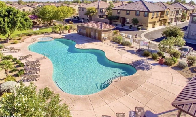 Estrella Village Condominio | Corner retreat