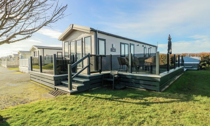 Llandwrog Cabaña | CORNERSTONE, pet friendly, country holiday cottage in Caernarfon