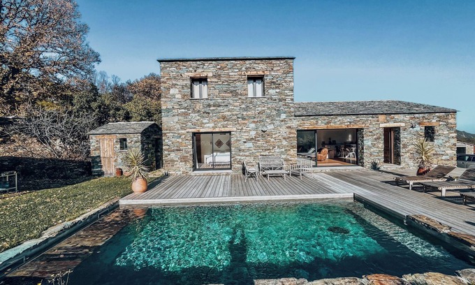 Murato Casa | Casa de piedra corsa cerca de Saint Florent