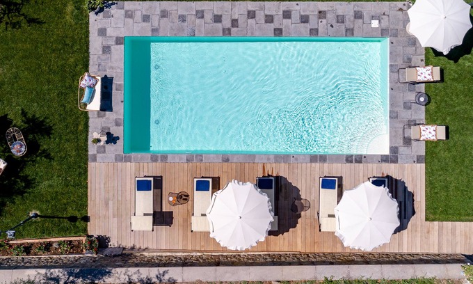 Cortona Villa | Corte della Luna, elegante villa con piscina rodeada de un olivar sugerente