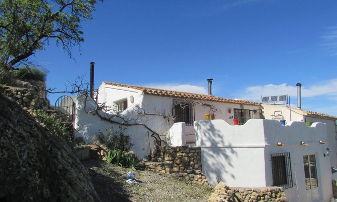 Albanchez Casa | Cortijo en la provincia rural de almería perfecto para relajarse con amigos y familiares.