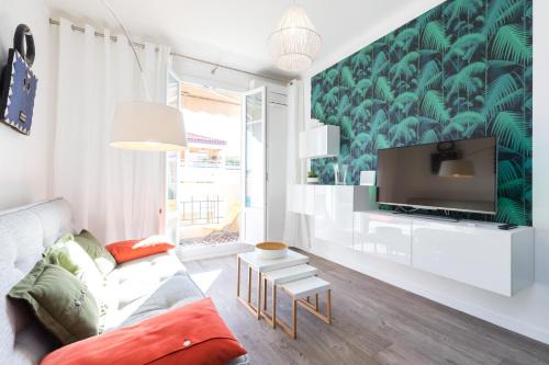 Quartier du Port Apartamento | Cosy 1 Bdr near Garibaldi Square - Top Floor & AC