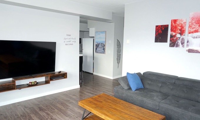 Black Mountain Apartamento | Cosy 1-bdrm with Mountain and Vineyards view, close to golf course and Big White