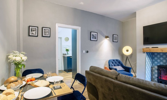 Saltaire Village Casa | Cosy 2 bedroom Cottage in a World Heritage Village