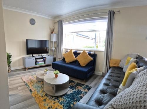 Stevenage Casa | Cosy 2 Bedroom House Stevenage Old town Close to Train Station Free Parking Sleeps 4-6