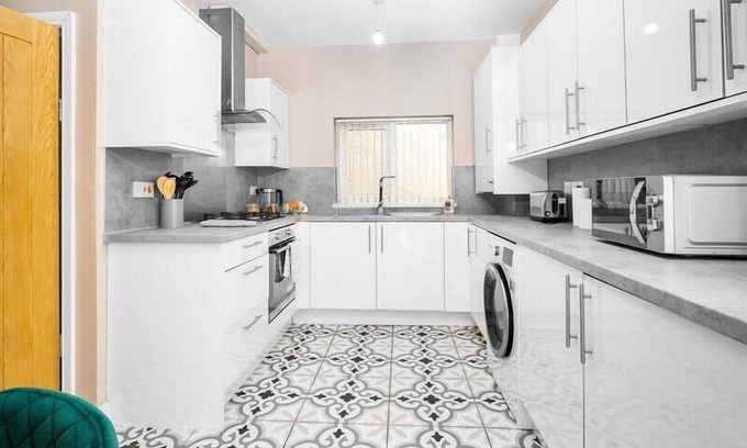 Oldbury Casa | Cosy 3-bed house in Birmingham with free parking