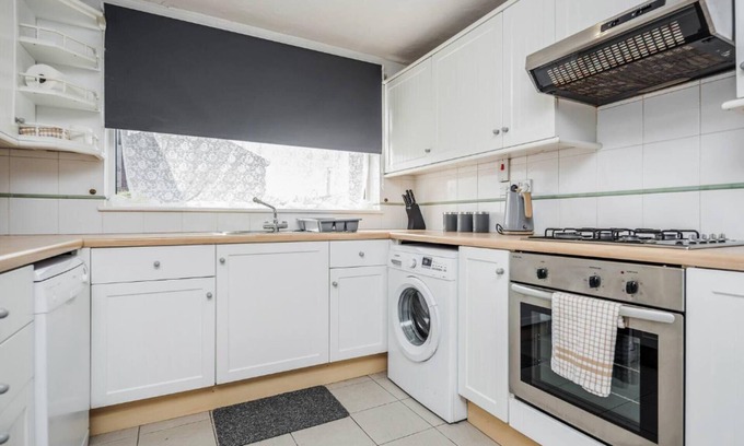 Tilbury Casa | Cosy 3 Bedroom Home With Wifi, Parking & Garden