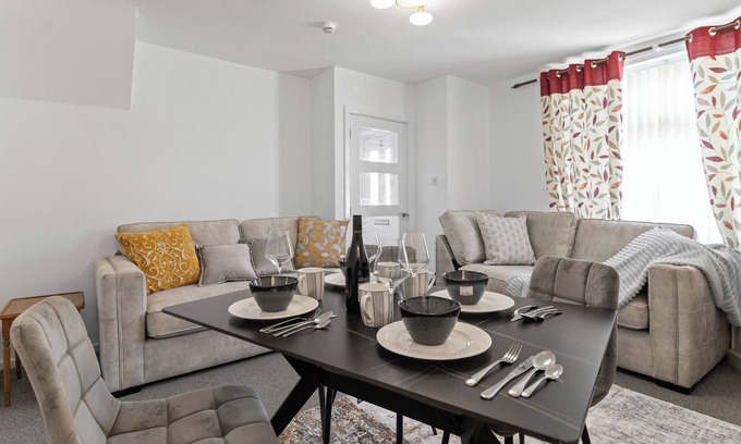 Walsall Casa | Cosy 3-bedroom house suitable for short or long stay in the city of Walsall