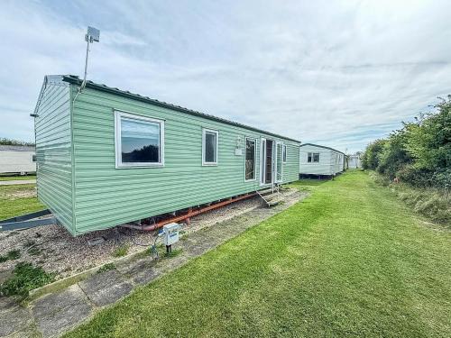 Louth Otro | Cosy 8 Berth Caravan With Lovely Field Views At Sunnydale Ref 35353S