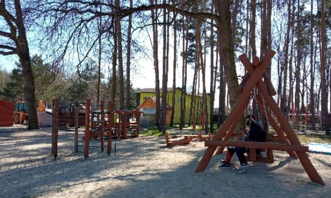 Hradec Kralove Casa | Hermoso apartamento en villa para 12 personas con WIFI, TV, patio y mascotas permitida