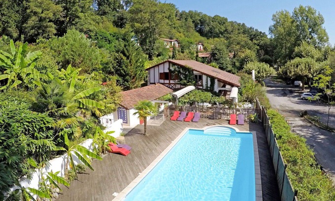 La Bastide-Clairence Apartamento | Precioso apartamento para 4 personas con WIFI, piscina, TV, terraza y mascotas permitida