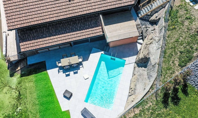 Collombey-Muraz Apartamento | Acogedor apartamento con piscina, WIFI, TV, terraza, mascotas permitida y vista panorámica