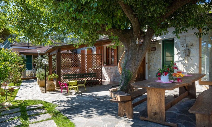 Valloria Apartamento | Bonito apartamento para 4 personas con jacuzzi, piscina, WIFI, A/C, TV y patio